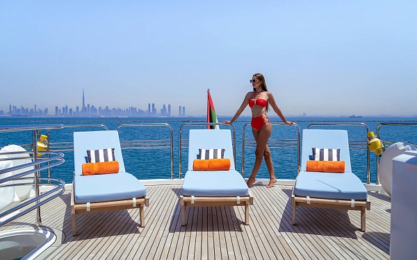 Аренда моторной яхты Sunseeker 90 Notorious в Дубае ОАЭ